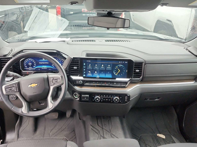 2023 Chevrolet Silverado 1500 LT LT CREW/4WD/5.3 V8/HEATED PW... in Cars & Trucks in Belleville - Image 2