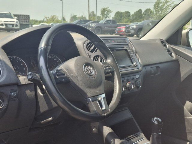 2015 Volkswagen Tiguan Trendline | 6-Speed Manual | Cruise in Cars & Trucks in Guelph - Image 2