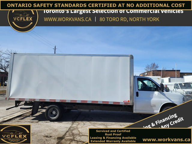 2021 GMC Savana Van G4500 - 18Ft Box - 6.6L V8 Gasoline - Ramp in Cars & Trucks in City of Toronto