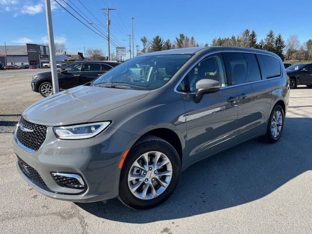 2023 Chrysler Pacifica Touring-L AWD / cuir / démarreur a distan in Cars & Trucks in Thetford Mines