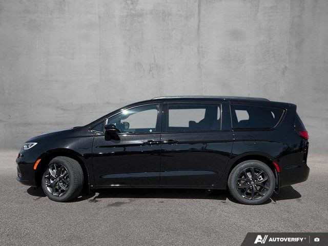 2025 Chrysler Pacifica Limited | Adaptive Cruise Control in Cars & Trucks in Edmonton - Image 2