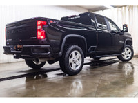 **ONE OWNER - ACCIDENT FREE** 36,862 KM This 2024 Chevrolet Silverado 2500HD 4x4 Crew Cab Custom is... (image 6)