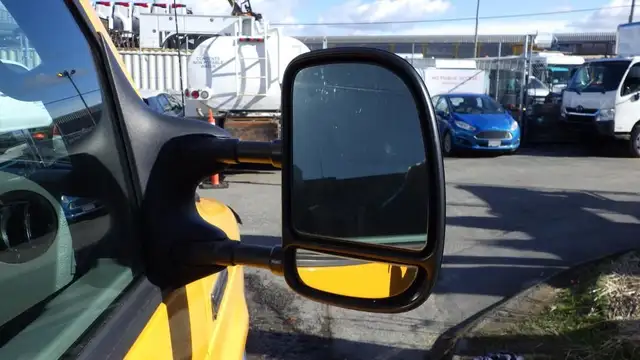 2015 ford Econoline E-450 Cube Van With Bucket in Heavy Trucks in Richmond - Image 25