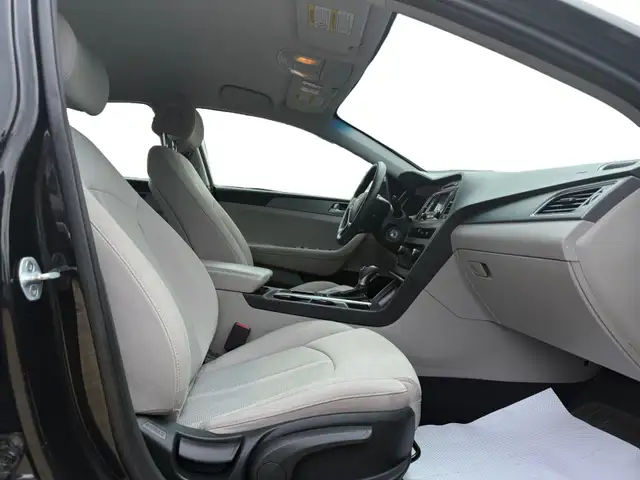 2015 Hyundai Sonata Backup camera Heated seats Bluetooth in Cars & Trucks in Edmonton - Image 15