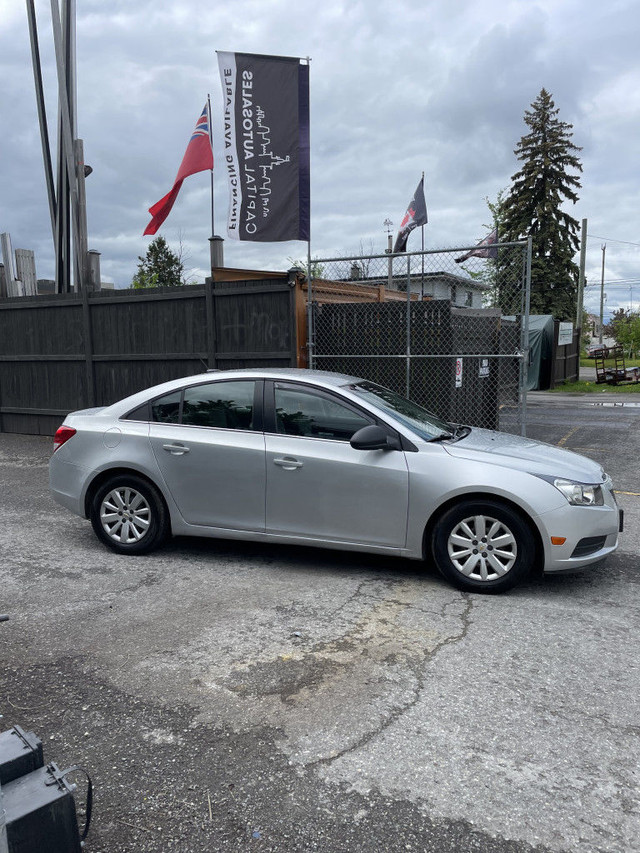 2011 Chevrolet Cruze LS 4dr Sedan in Cars & Trucks in Ottawa - Image 2