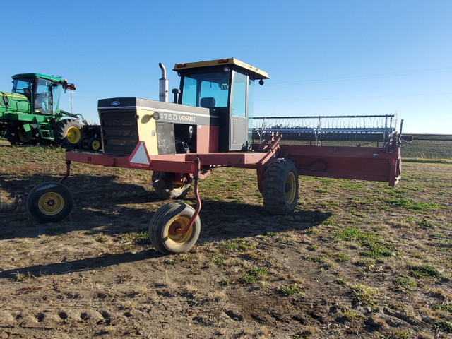 Versatile 4750 Swather w/ 22FT Versatile 4022 Header in Farming Equipment in Edmonton - Image 4