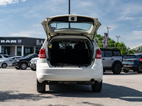 BLACK PREMIUM CLOTH LOW-BACK SEATS,WHITE,TRANSMISSION: AUTOMATIC (STD),WHEELS: 17 X 6.5 STEEL W/COVE... (image 6)