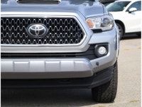 2018 TOYOTA TACOMA SR5 TRD SPORT - ONE OWNER - BACKUP CAMERA - HEATED FRONT SEATS - DUAL-CLIMATE CON... (image 6)