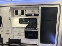 Longitude Towable LNT310RL- No better home away from home than this travel trailer! Enjoy many featu... (image 5)