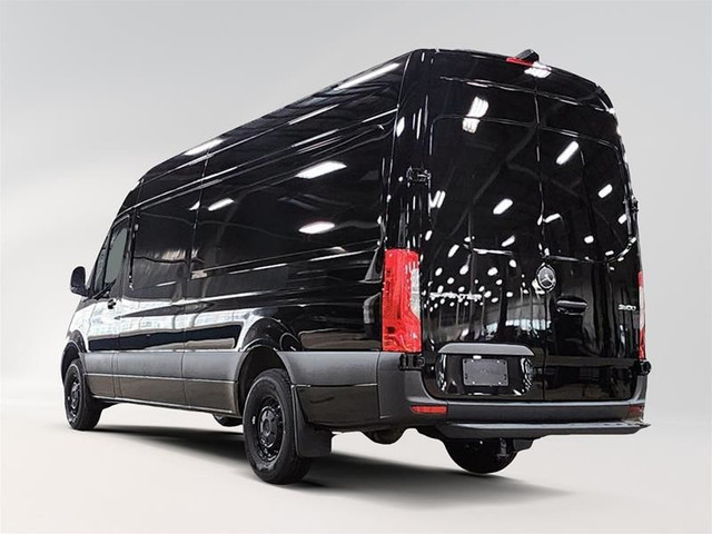 2024 Mercedes-Benz Sprinter 2500 170 Wheelbase High Roof RWD in Cars & Trucks in Laval / North Shore - Image 4