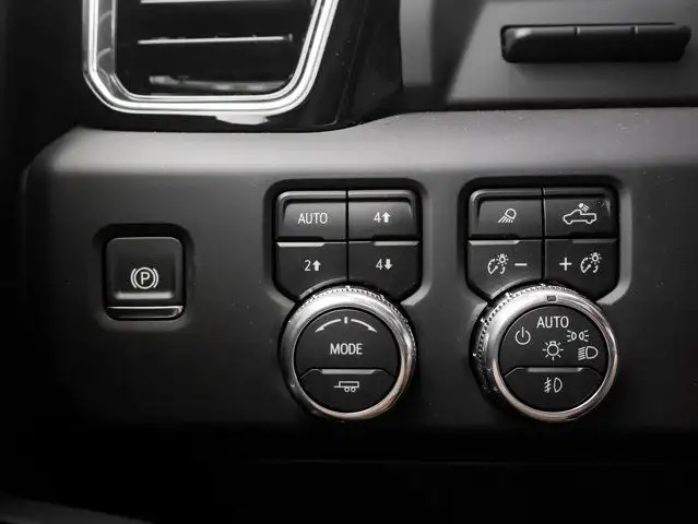 2025 GMC Sierra 3500HD Denali dans Autos et camions dans Comté de Strathcona - Image 20