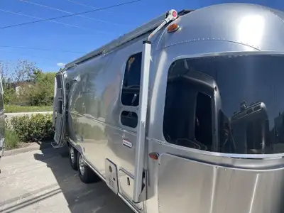 Call for the best price possible on this 2023 Airstream International. The 25FB Queen has Coastal Co...