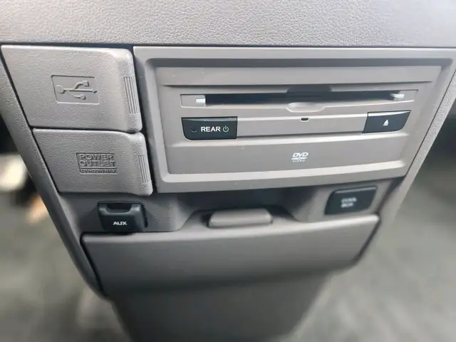 2015 Honda Odyssey 4dr Wgn Touring w/RES & Navi One Owner No Acc in Cars & Trucks in City of Toronto - Image 26