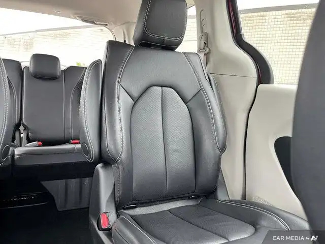 2022 Chrysler Pacifica Hybrid Touring L | Leather | Hybrid in Cars & Trucks in Guelph - Image 16