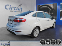 La Ford Fiesta SE 2017 manuelle est une petite voiture agile et économique, parfaite pour la ville.... (image 3)