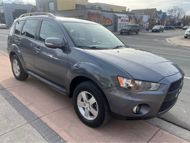 2010 Mitsubishi Outlander in Cars & Trucks in Hamilton