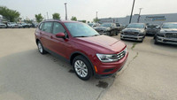 Odometer is 4160 kilometers below market average! This Volkswagen Tiguan is equipped with: Cloth Sea... (image 2)
