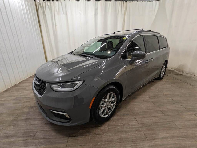 2022 Chrysler Pacifica Touring in Cars & Trucks in Calgary - Image 3