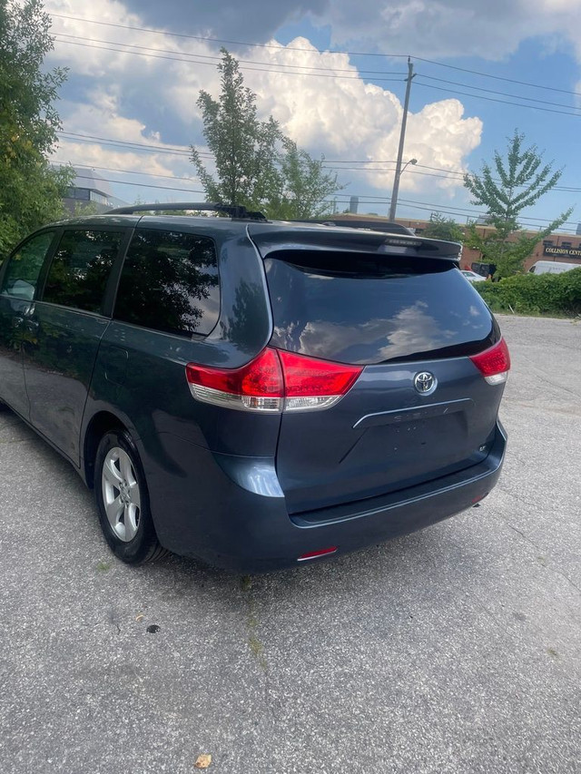 2013 Toyota Sienna LE 8-Passenger backup camera power doors in Cars & Trucks in City of Toronto - Image 3
