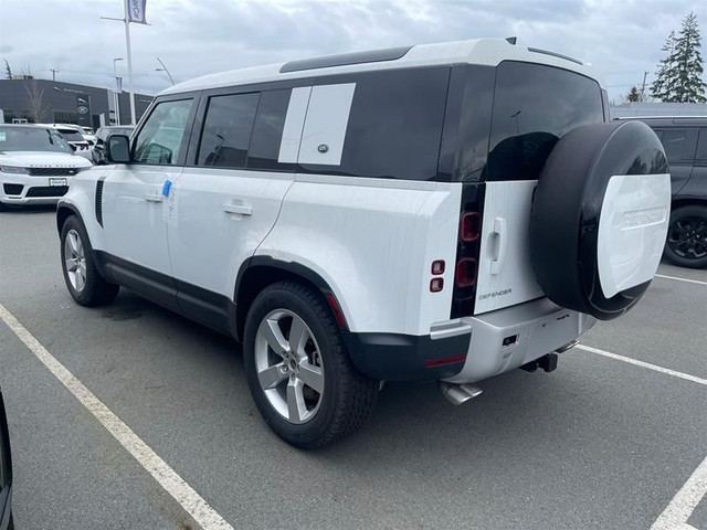 2024 Land Rover Defender 110 P500 SE in Cars & Trucks in Delta/Surrey/Langley - Image 4