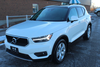 2020 Volvo XC40 T5 Momentum CLEARANCE PRICED SUPER LOW KM ACC...