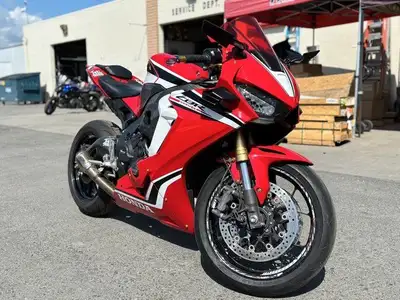 APPLY NOW: https://www.ridecollective.ca/get-pre-approved The 2021 HONDA® CBR1000RR is a high-perfor...