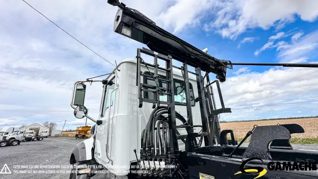 2015 MACK GU813 GRANITE GARBAGE TRUCK ROLL OFF in Heavy Trucks in Chilliwack - Image 16