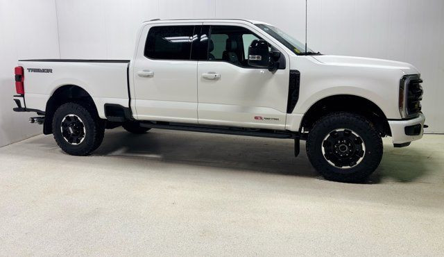 2025 Ford Super Duty F-350 SRW Platinum | REVERSE CAMERA SYSTEM in Cars & Trucks in Regina - Image 4
