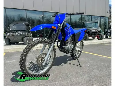2021 Yamaha TTR 230 La Yamaha TTR230 2021 est une moto tout-terrain légère et facile à piloter, conç...