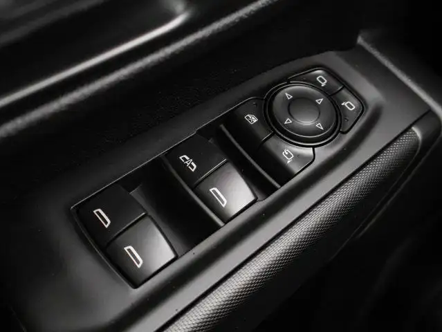 2025 GMC Sierra 3500HD Pro dans Autos et camions dans Comté de Strathcona - Image 17