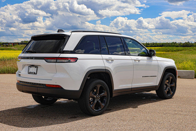 2025 Jeep Grand Cherokee Altitude in Cars & Trucks in Strathcona County - Image 4