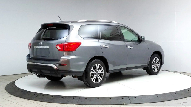 2017 Nissan Pathfinder in Cars & Trucks in Lethbridge - Image 3
