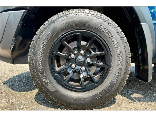 2022 Ram 1500 Classic Warlock Crew V8 | All Terrain Pkg | Alpine in Cars & Trucks in Mississauga / Peel Region - Image 9