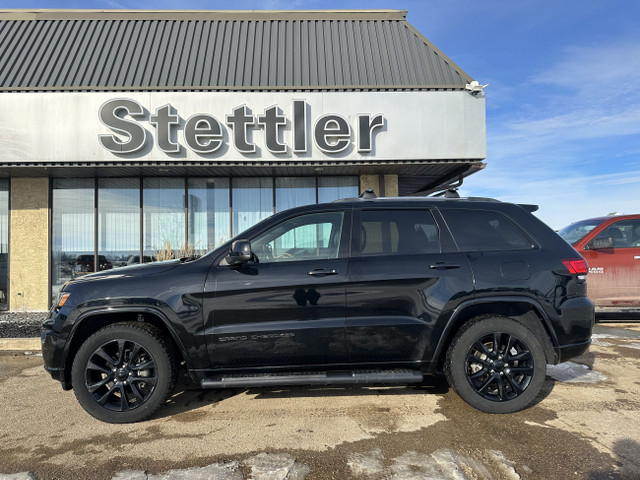 2018 Jeep Grand Cherokee ALTITUDE! TRAILER TOW! REMOTE START! in Cars & Trucks in Red Deer - Image 3