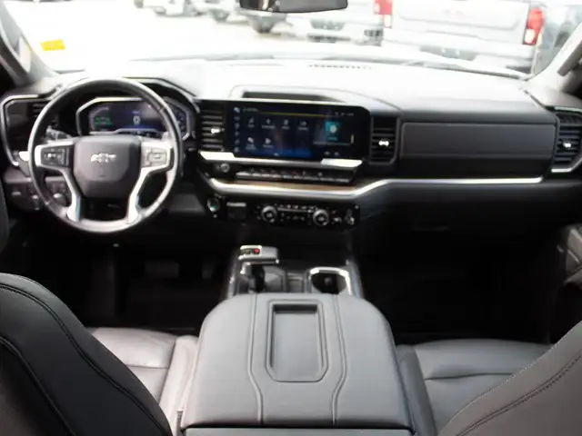 2022 Chevrolet Silverado 1500 Crew Cab Short Box 4-Wheel Drive R in Cars & Trucks in Edmonton - Image 28