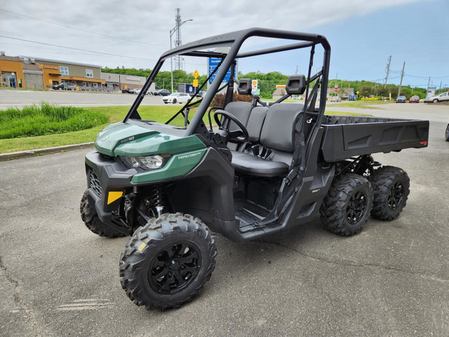 2023 Can-Am Defender 6x6 DPS HD10 in ATVs in Lévis - Image 3