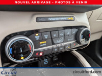 La Ford Escape SEL Hybride 2022 offre un plaisir de conduite remarquable, parfaitement adaptée aux r... (image 8)
