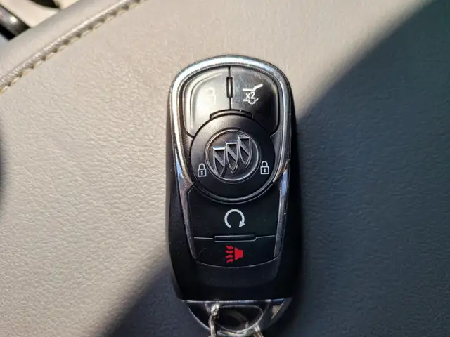 2019 Buick Enclave Premium dans Autos et camions dans Peterborough - Image 30