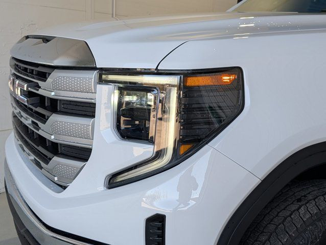 2025 GMC Sierra 1500 SLE- Max Trailering Pkg - Remote Start in Cars & Trucks in Barrie - Image 2