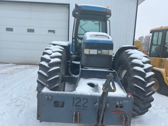 1998 NEW HOLLAND TV140 BI-DIRECTIONAL TRACTOR in Farming Equipment in Regina - Image 2