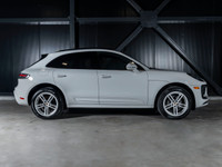 Engine: 4 Cylinder Engine L/100Km City: 12.4 L/100Km Hwy: 9.6 Safety Equipment Aide à la conduite da... (image 8)