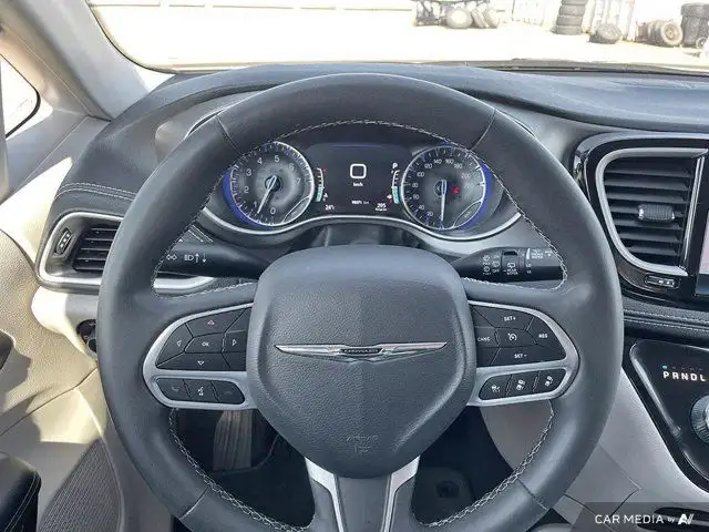 2023 Chrysler Pacifica Touring L in Cars & Trucks in Dartmouth - Image 18