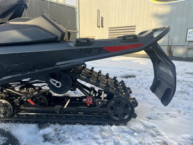 2024 Ski-Doo MXZ XRS 850 137 in Snowmobiles in Edmundston - Image 3