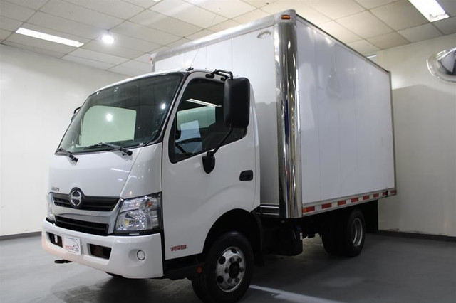 2014 Hino 195-2 Auto in Cars & Trucks in London - Image 3