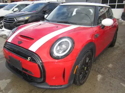 FULL EV. AUTOMATIC. FINISHED IN RED WITH BLACK LEATHER INTERIOR. ALLOY WHEELS, NAVIGATION, BACK UP C...