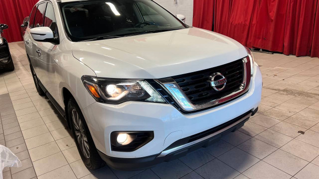 2018 Nissan Pathfinder SV Tech in Cars & Trucks in Laval / North Shore