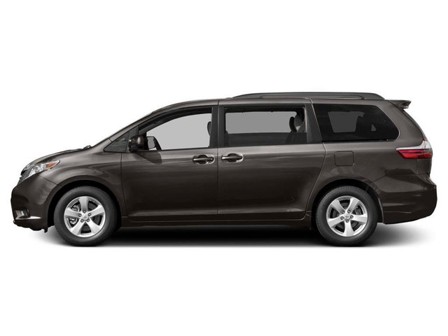 2017 Toyota Sienna LE 8 Passenger in Cars & Trucks in Thunder Bay - Image 2