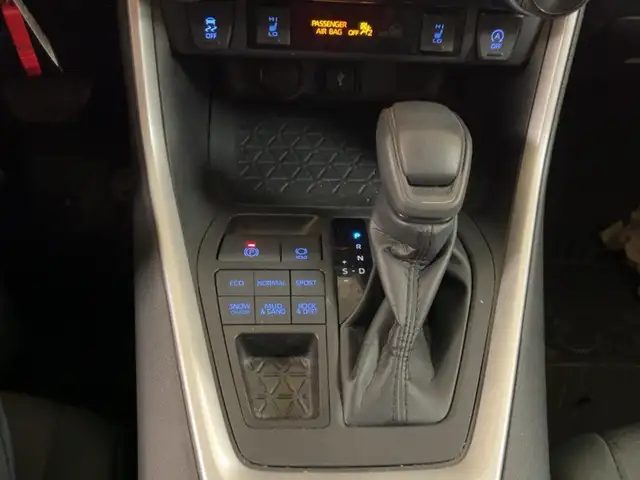 2022 Toyota RAV4 LE in Cars & Trucks in Calgary - Image 10