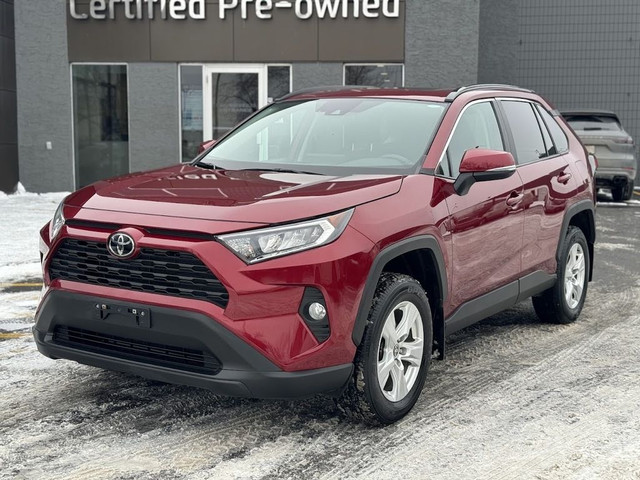  2021 Toyota RAV4 XLE w/ AWD / SUNROOF / LOW KMS in Cars & Trucks in Calgary - Image 3