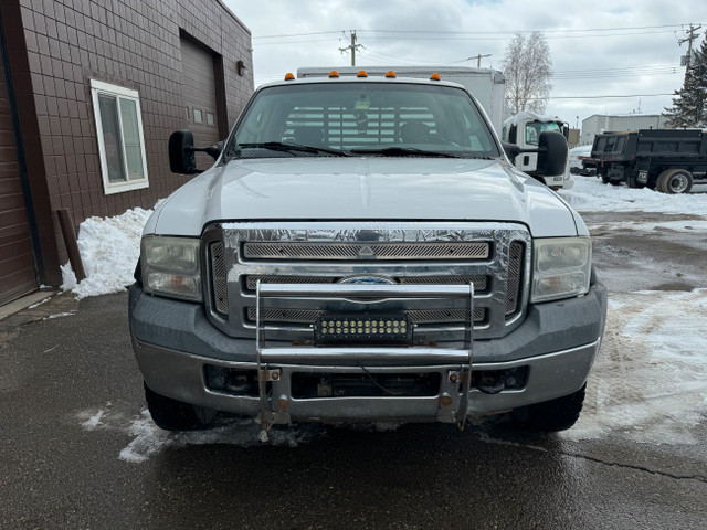 2006 Ford F-450 SD Flat Deck Truck in Cars & Trucks in Calgary - Image 3